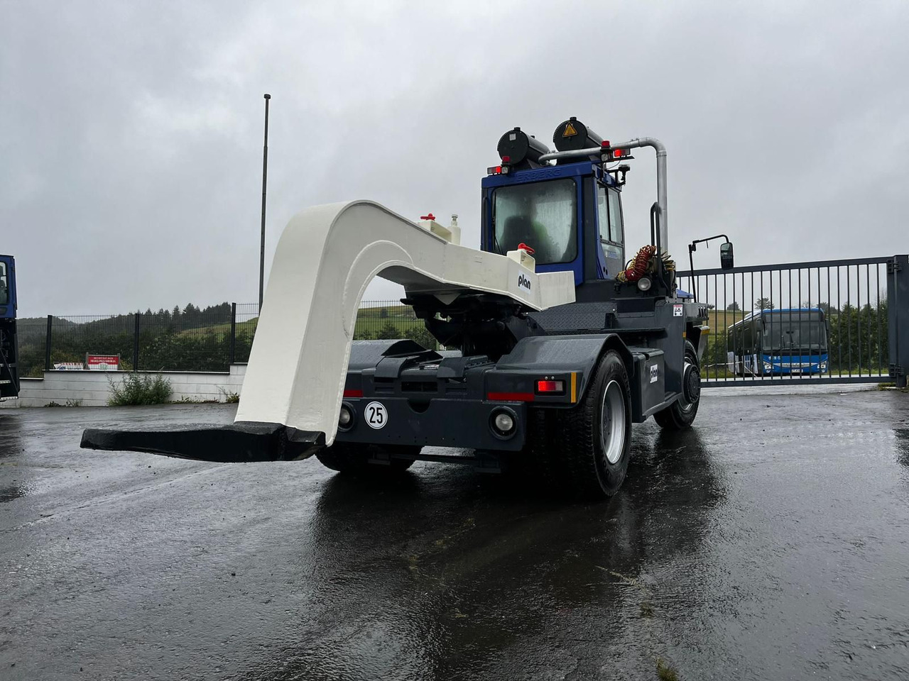 Terberg RT250 - Terminál targoncá: 5 kép. Terberg RT250 - Terminál targoncá: 5 kép.