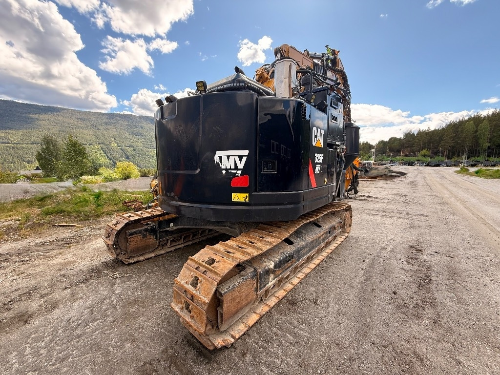 CAT 325 FL CR  - Kotrógép: 5 kép. CAT 325 FL CR  - Kotrógép: 5 kép.