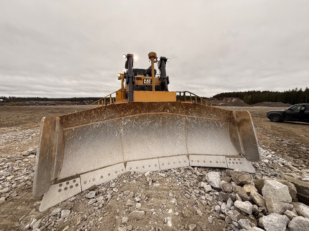 Buldózer CAT D 8 T: 11 kép. Buldózer CAT D 8 T: 11 kép.