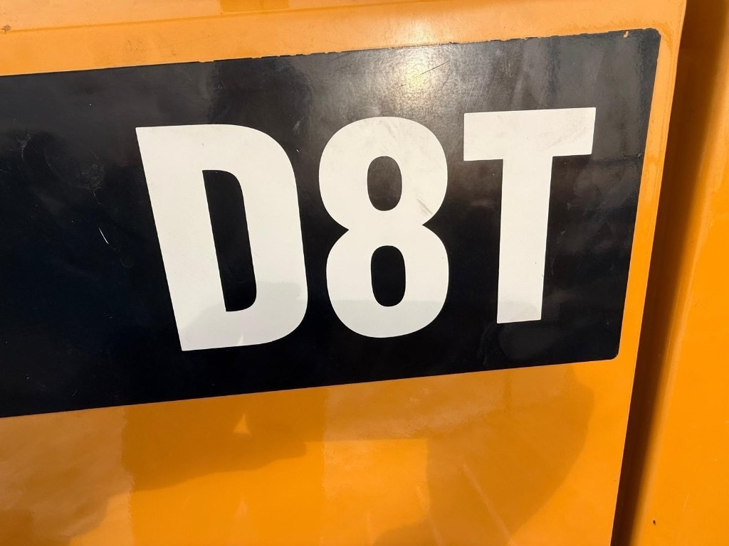 Buldózer CAT D 8 T: 12 kép. Buldózer CAT D 8 T: 12 kép.