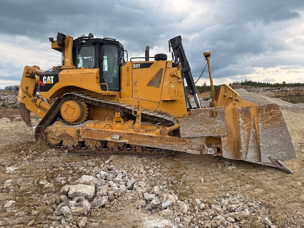 CAT D 8 T - Buldózer: 1 kép. CAT D 8 T - Buldózer: 1 kép.