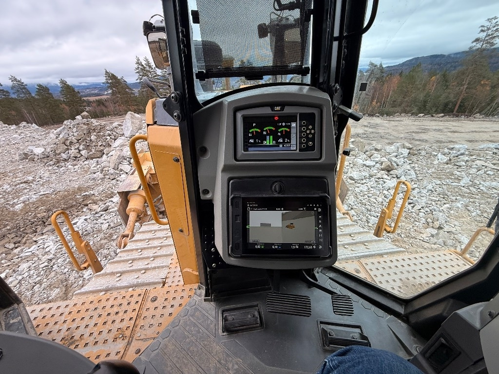 Buldózer CAT D 8 T: 23 kép. Buldózer CAT D 8 T: 23 kép.