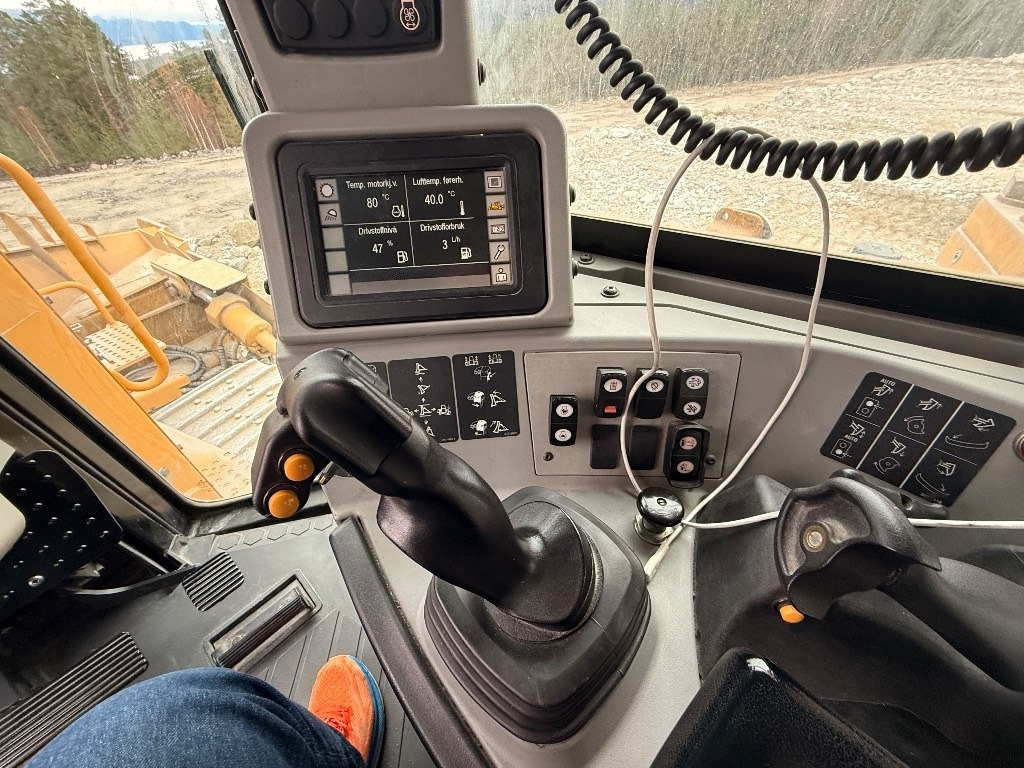 Buldózer CAT D 8 T: 24 kép. Buldózer CAT D 8 T: 24 kép.