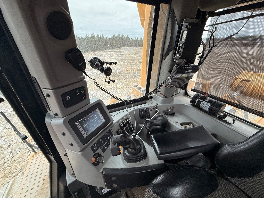 Buldózer CAT D 8 T: 18 kép. Buldózer CAT D 8 T: 18 kép.