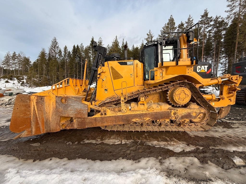 CAT D8T - Buldózer: 1 kép. CAT D8T - Buldózer: 1 kép.