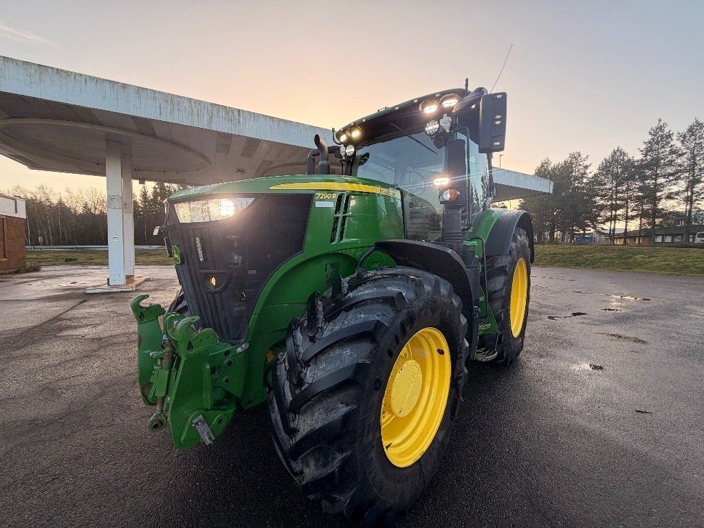 John Deere 7290 R - Traktor: 2 kép. John Deere 7290 R - Traktor: 2 kép.