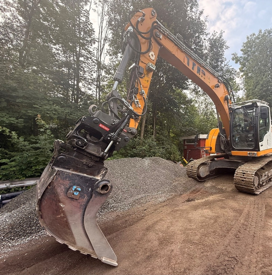 Liebherr R920 Compact LC - Lánctalpas kotró: 3 kép. Liebherr R920 Compact LC - Lánctalpas kotró: 3 kép.