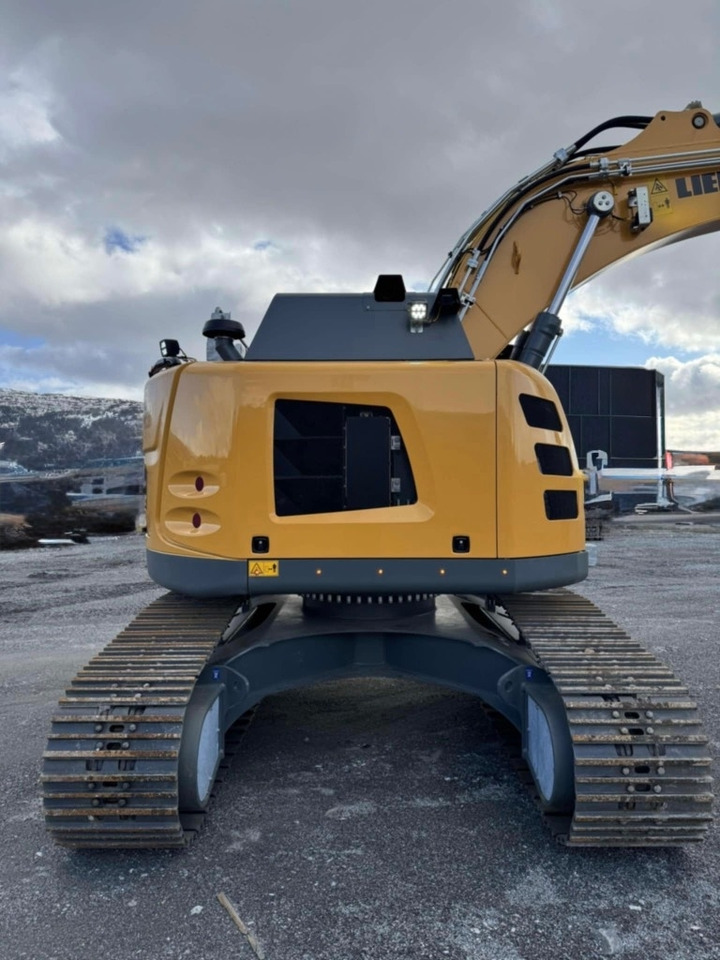 Liebherr R926 Compact LC - Lánctalpas kotró: 3 kép. Liebherr R926 Compact LC - Lánctalpas kotró: 3 kép.