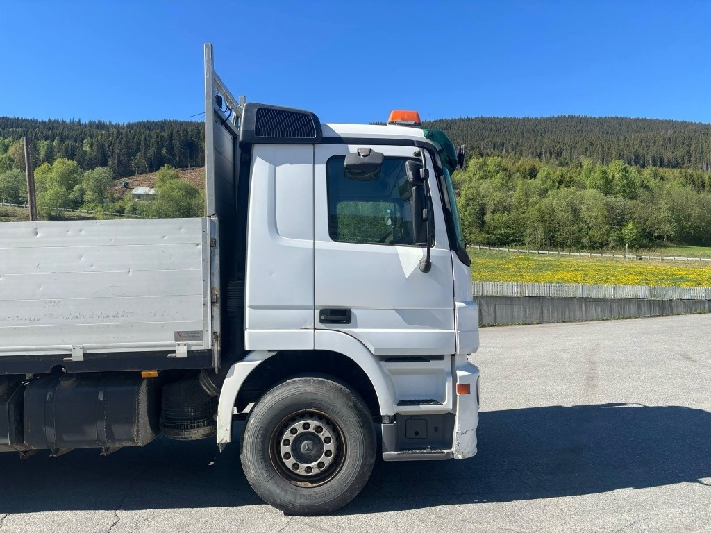 Mercedes-Benz ACTROS 2544 med HIAB 122-E-3 kran 12 tm - Darus autó: 4 kép. Mercedes-Benz ACTROS 2544 med HIAB 122-E-3 kran 12 tm - Darus autó: 4 kép.