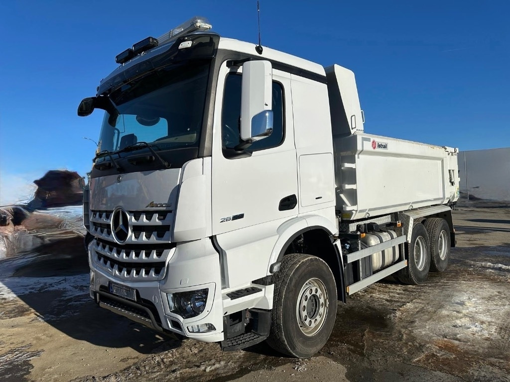 Mercedes-Benz Arocs 2658 - Billenőplatós teherautó: 1 kép. Mercedes-Benz Arocs 2658 - Billenőplatós teherautó: 1 kép.