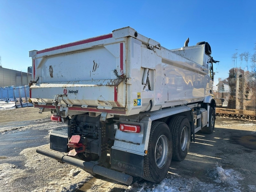 Mercedes-Benz Arocs 2658 - Billenőplatós teherautó: 5 kép. Mercedes-Benz Arocs 2658 - Billenőplatós teherautó: 5 kép.