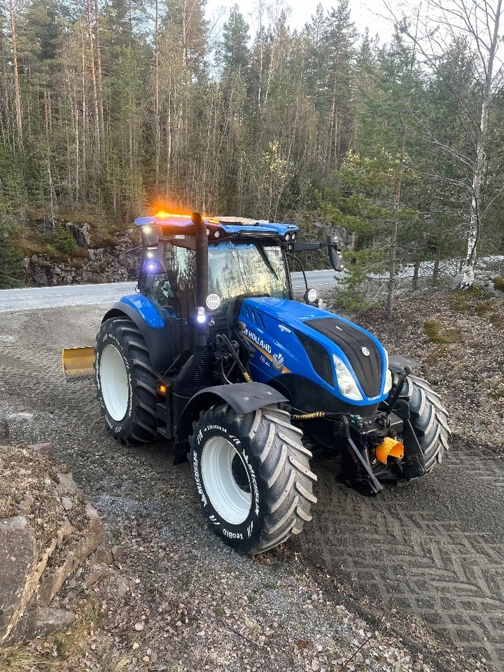New Holland T6.180 DC - Traktor: 4 kép. New Holland T6.180 DC - Traktor: 4 kép.