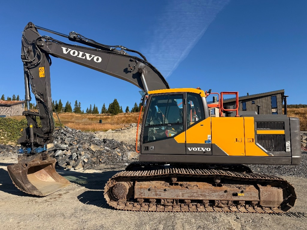 Volvo EC220EL - Lánctalpas kotró: 3 kép. Volvo EC220EL - Lánctalpas kotró: 3 kép.