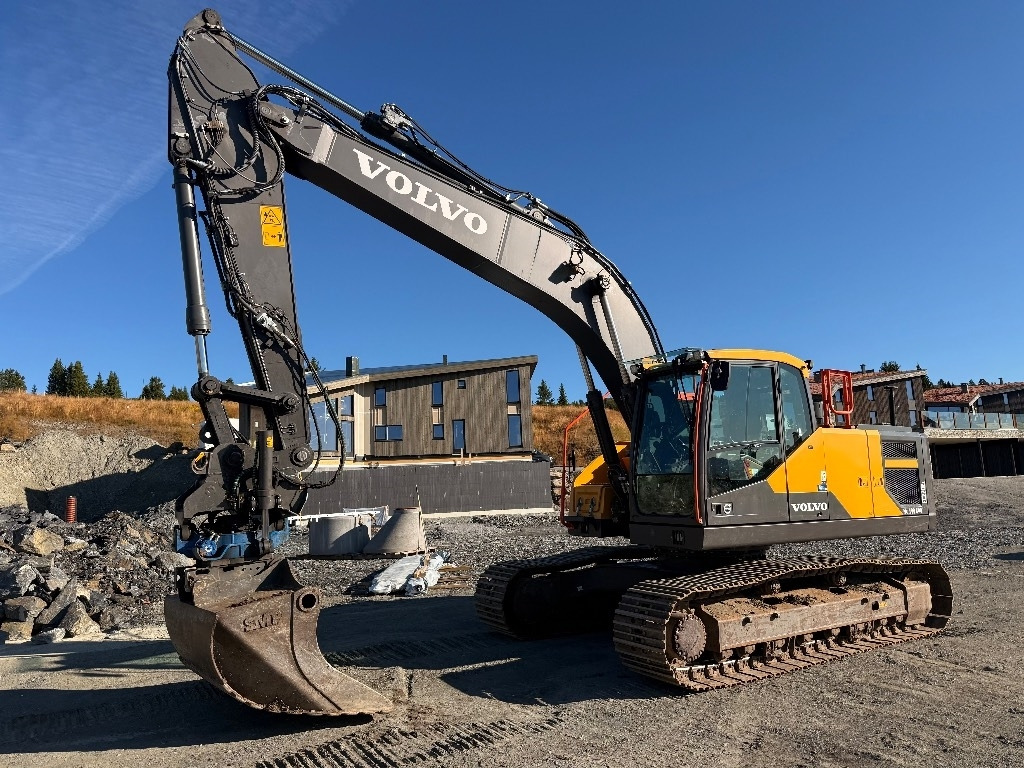 Volvo EC220EL - Lánctalpas kotró: 5 kép. Volvo EC220EL - Lánctalpas kotró: 5 kép.