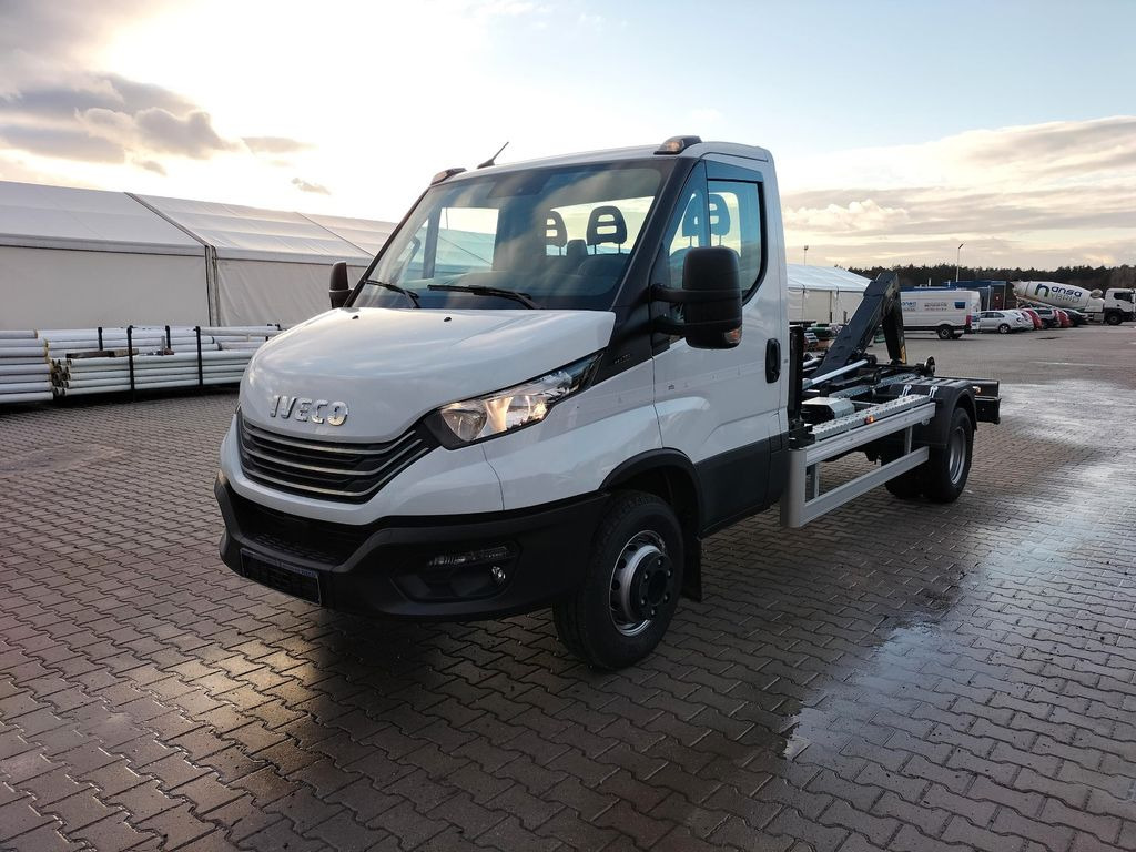 Iveco 70C18H Abrollkipper HYVA HKS-5 - Kisteherautó, Horgos rakodó teherautó: 2 kép. Iveco 70C18H Abrollkipper HYVA HKS-5 - Kisteherautó, Horgos rakodó teherautó: 2 kép.