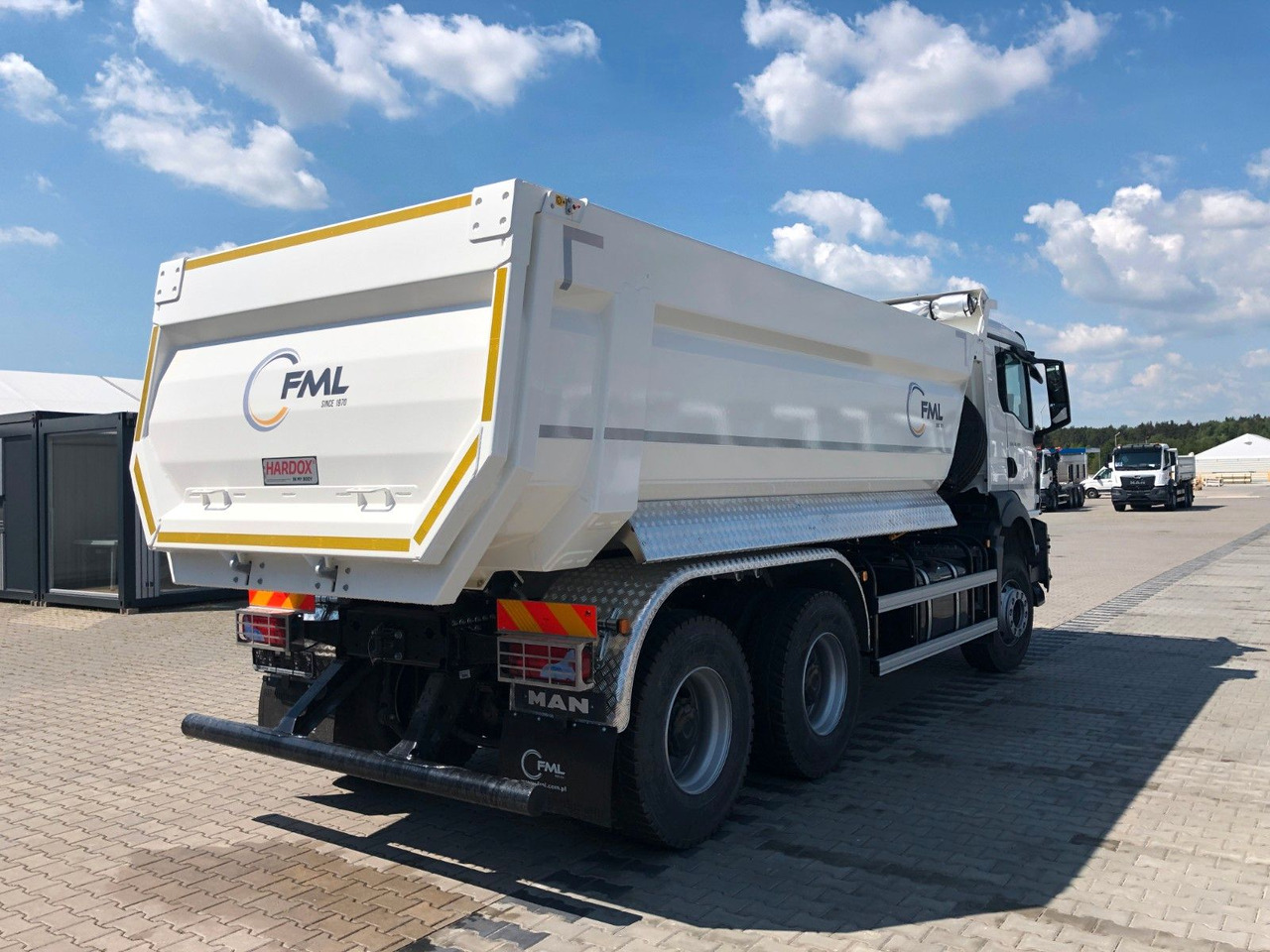 MAN TGS 33.400 6X4 EURO2 FML KIPPER 17,5M3 - Billenőplatós teherautó: 5 kép. MAN TGS 33.400 6X4 EURO2 FML KIPPER 17,5M3 - Billenőplatós teherautó: 5 kép.