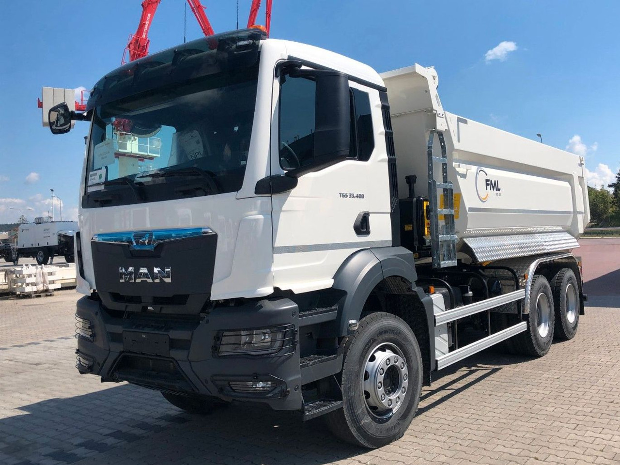 MAN TGS 33.400 6X4 EURO2 FML KIPPER 17,5M3 - Billenőplatós teherautó: 2 kép. MAN TGS 33.400 6X4 EURO2 FML KIPPER 17,5M3 - Billenőplatós teherautó: 2 kép.