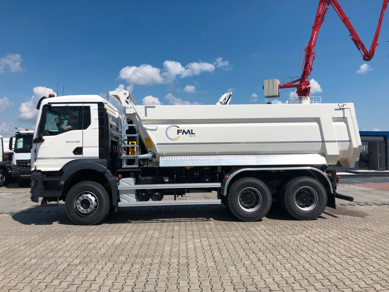 MAN TGS 33.400 6X4 EURO2 FML KIPPER 17,5M3 - Billenőplatós teherautó: 4 kép. MAN TGS 33.400 6X4 EURO2 FML KIPPER 17,5M3 - Billenőplatós teherautó: 4 kép.