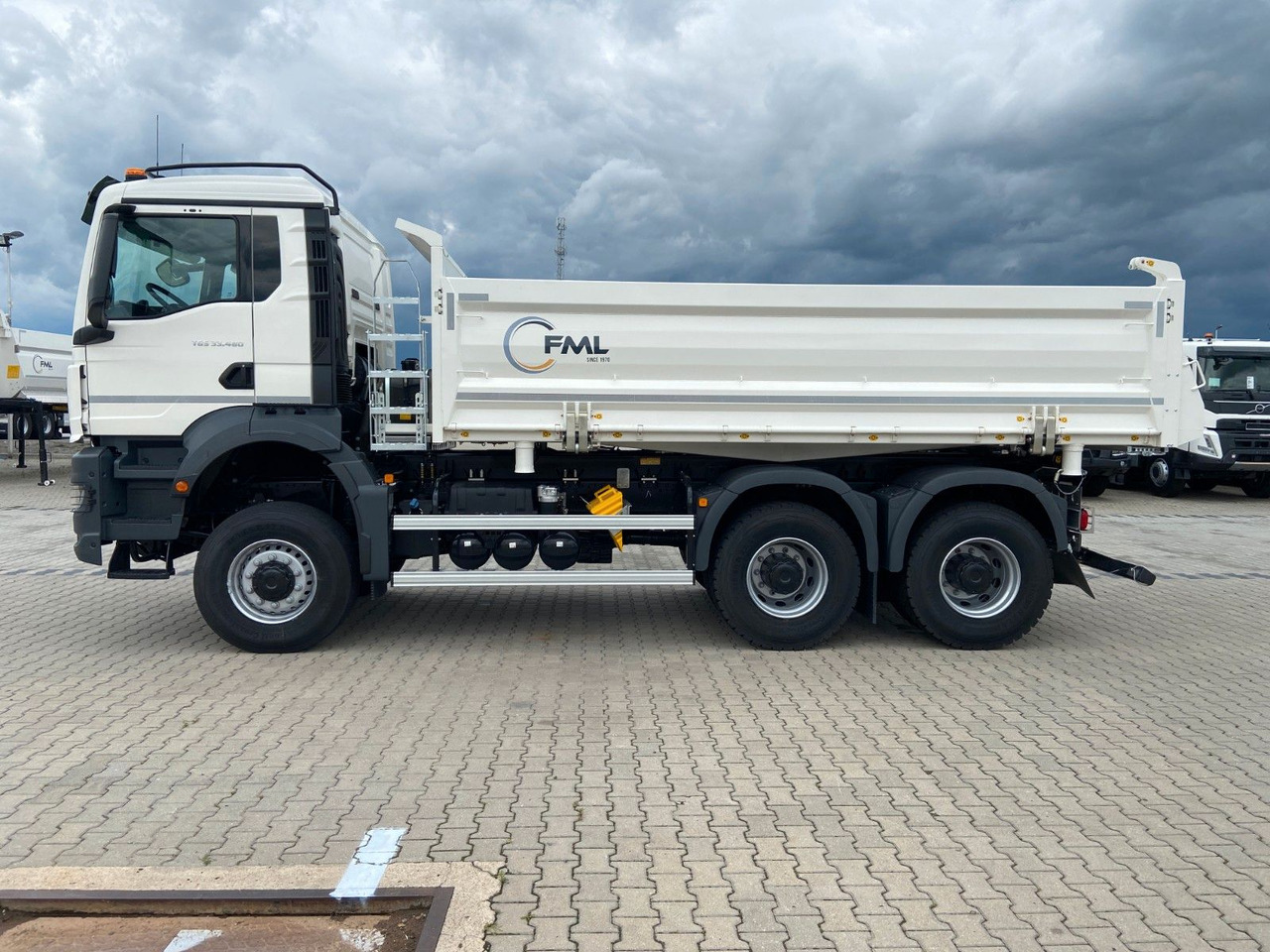 MAN TGS 33.480 6X6 FML Dreiseitenkipper - Billenőplatós teherautó: 4 kép. MAN TGS 33.480 6X6 FML Dreiseitenkipper - Billenőplatós teherautó: 4 kép.