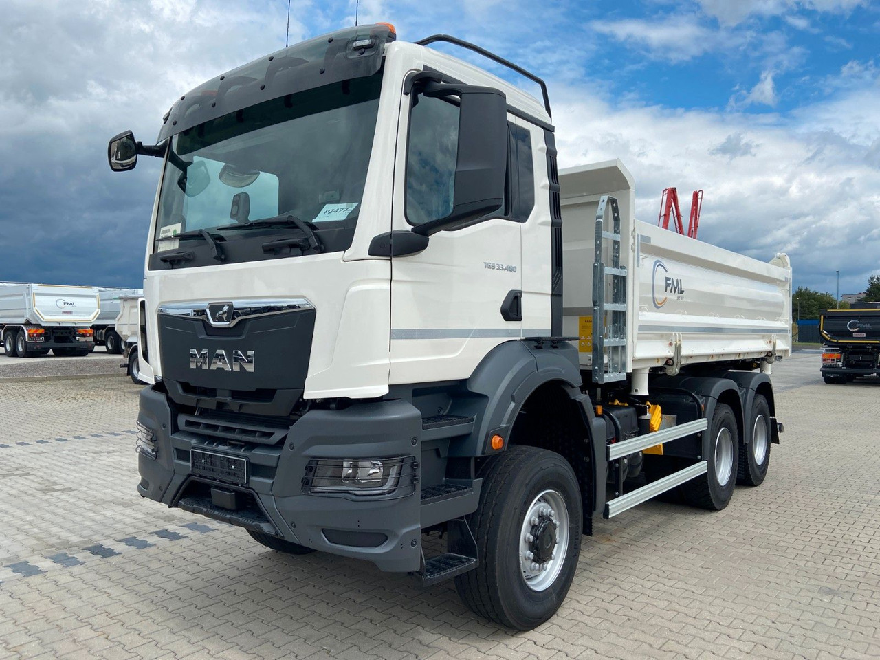 MAN TGS 33.480 6X6 FML Dreiseitenkipper - Billenőplatós teherautó: 2 kép. MAN TGS 33.480 6X6 FML Dreiseitenkipper - Billenőplatós teherautó: 2 kép.