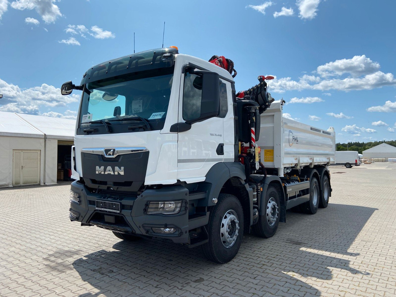 MAN TGS 35.440 DREISEITENKIPPER MIT FASSI F275.026 - Billenőplatós teherautó, Darus autó: 3 kép. MAN TGS 35.440 DREISEITENKIPPER MIT FASSI F275.026 - Billenőplatós teherautó, Darus autó: 3 kép.