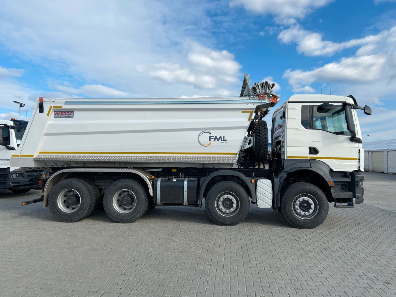 MAN TGS 41.400 8x4 EURO2 AUTOMAT TIPPER CR. SYSTEM - Billenőplatós teherautó: 4 kép. MAN TGS 41.400 8x4 EURO2 AUTOMAT TIPPER CR. SYSTEM - Billenőplatós teherautó: 4 kép.