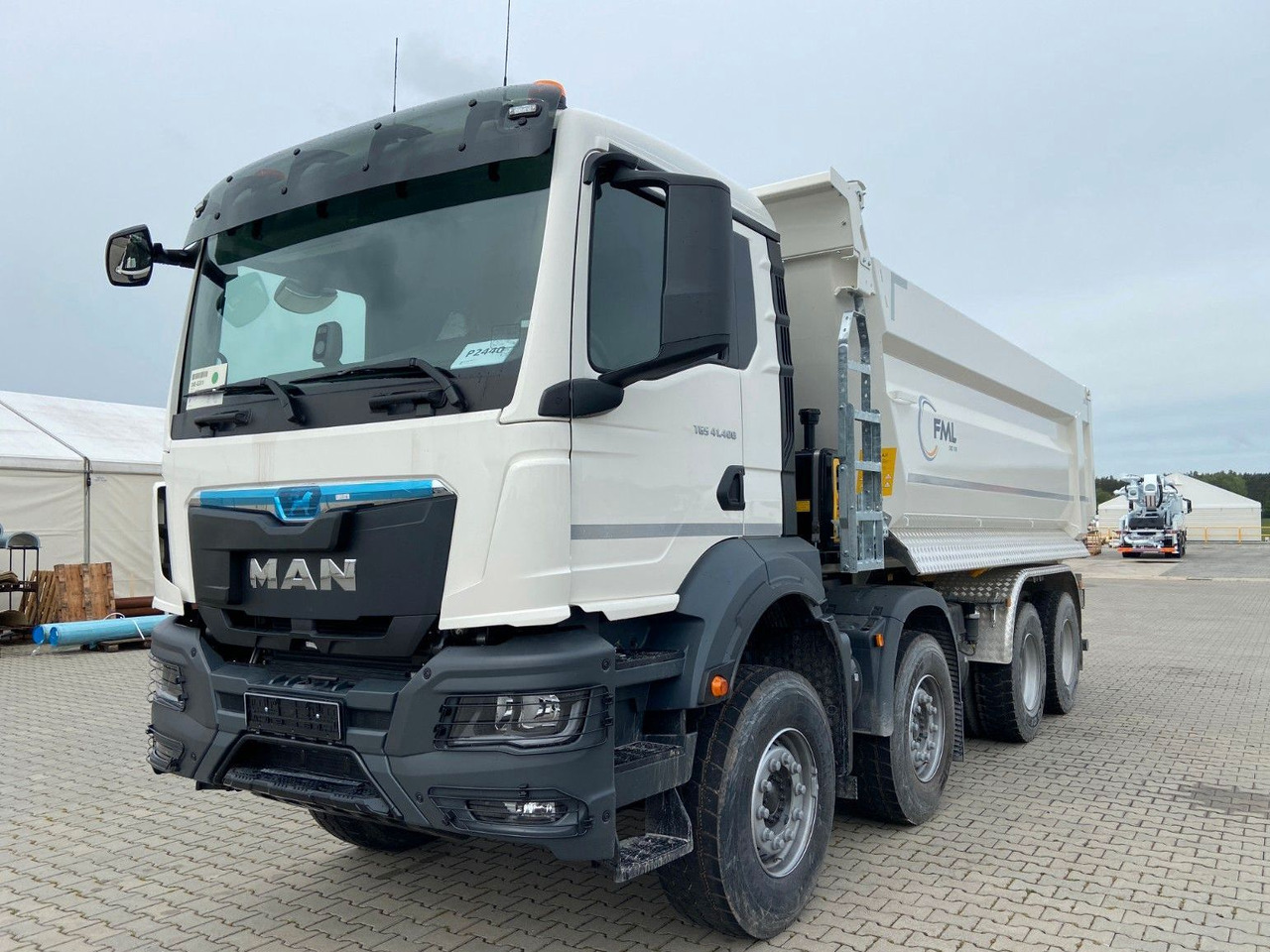 MAN TGS 41.400 8x4 EURO2 FML KIPPER 21M3 - Billenőplatós teherautó: 2 kép. MAN TGS 41.400 8x4 EURO2 FML KIPPER 21M3 - Billenőplatós teherautó: 2 kép.