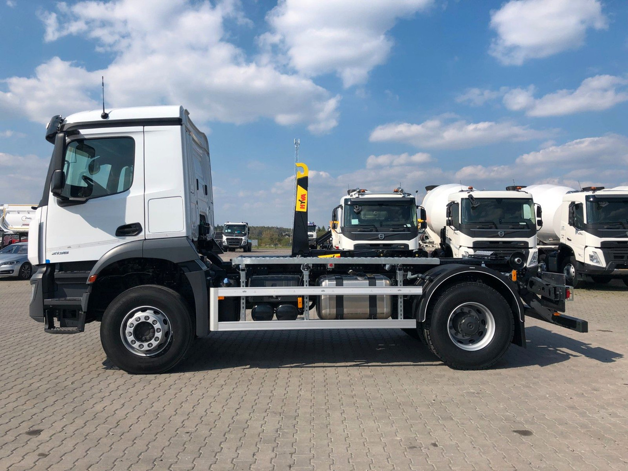 Mercedes-Benz AROCS 2136 Abrollkipper HYVA HKS-12-37-S - Horgos rakodó teherautó: 4 kép. Mercedes-Benz AROCS 2136 Abrollkipper HYVA HKS-12-37-S - Horgos rakodó teherautó: 4 kép.