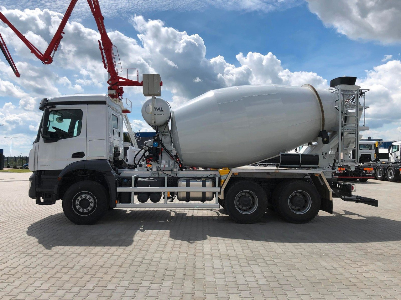 Mercedes-Benz AROCS 3340 FML 8M3 - Betonmixer: 3 kép. Mercedes-Benz AROCS 3340 FML 8M3 - Betonmixer: 3 kép.