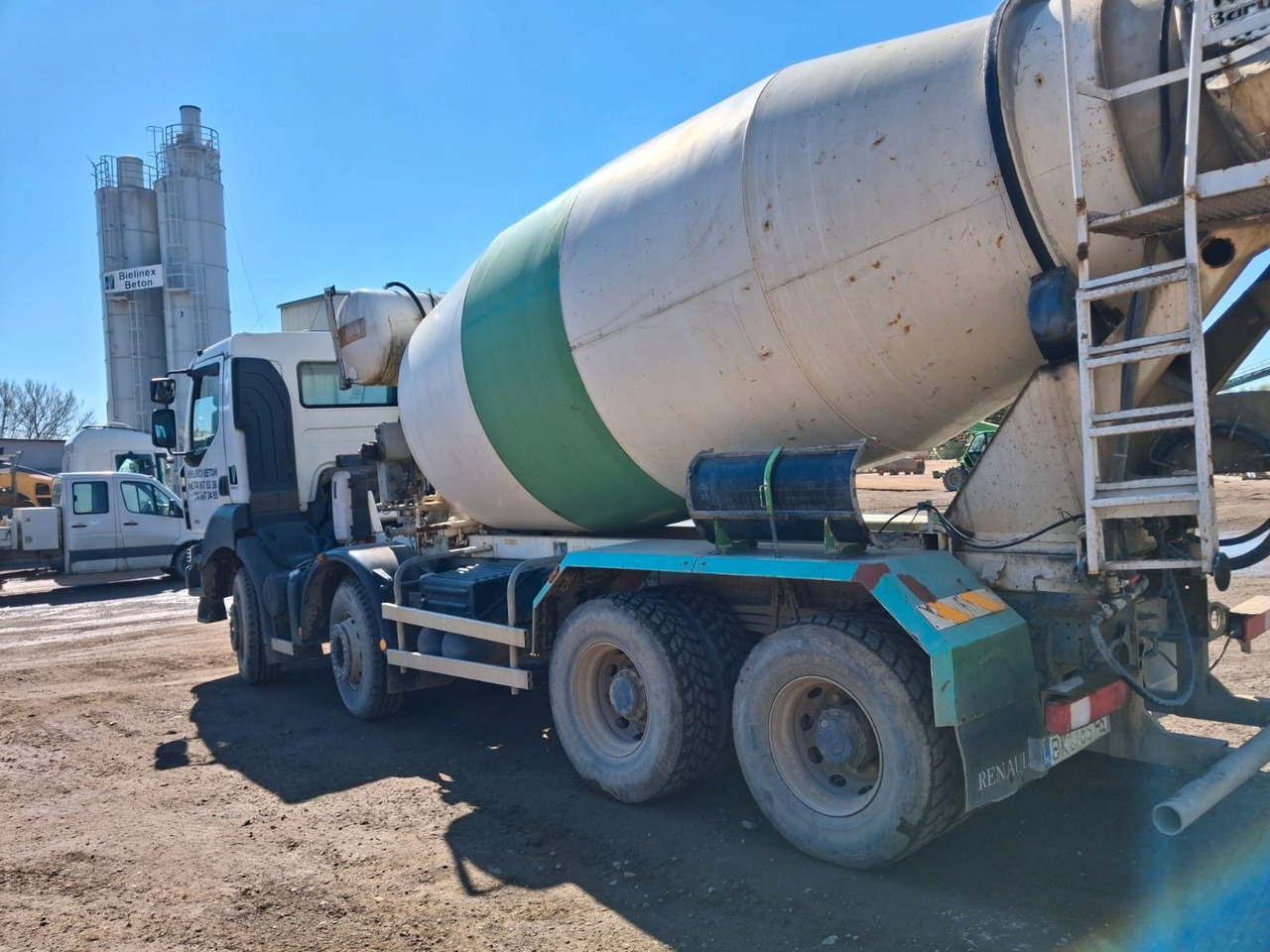 Renault KERAX 370 BARYVAL 10 M3 - Betonmixer: 3 kép. Renault KERAX 370 BARYVAL 10 M3 - Betonmixer: 3 kép.