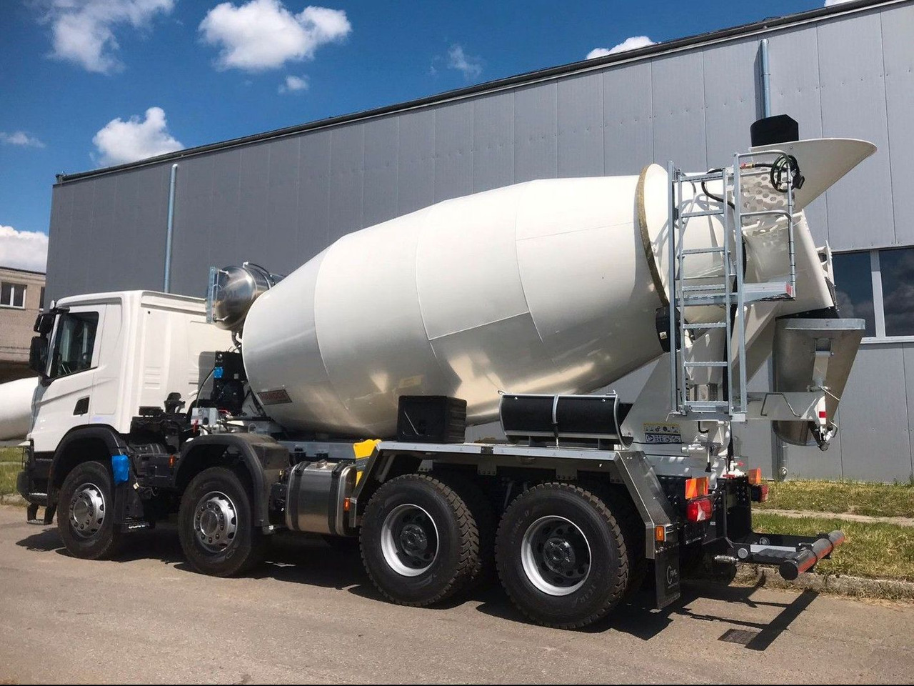 Scania P420 8X4 FML 10 M3 Scania P420 8X4 FML 10 M3 - Betonmixer: 3 kép. Scania P420 8X4 FML 10 M3 Scania P420 8X4 FML 10 M3 - Betonmixer: 3 kép.