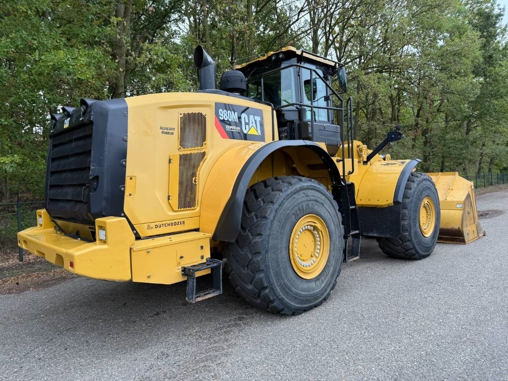 CAT 980M - Gumikerekes homlokrakodó: 4 kép. CAT 980M - Gumikerekes homlokrakodó: 4 kép.