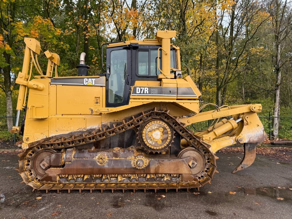 CAT D7R XR CE / LOW HOURS / TOP CONDITION - Buldózer: 3 kép. CAT D7R XR CE / LOW HOURS / TOP CONDITION - Buldózer: 3 kép.