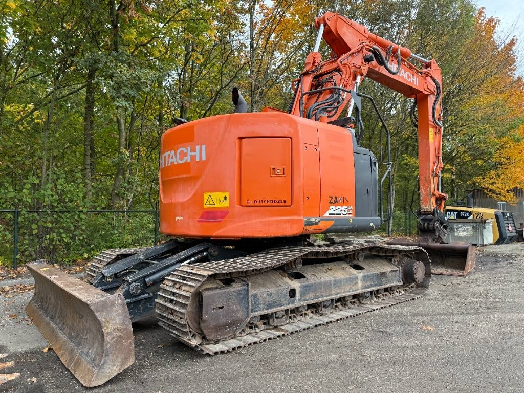 Hitachi ZX 225 US LC-6 - Lánctalpas kotró: 4 kép. Hitachi ZX 225 US LC-6 - Lánctalpas kotró: 4 kép.
