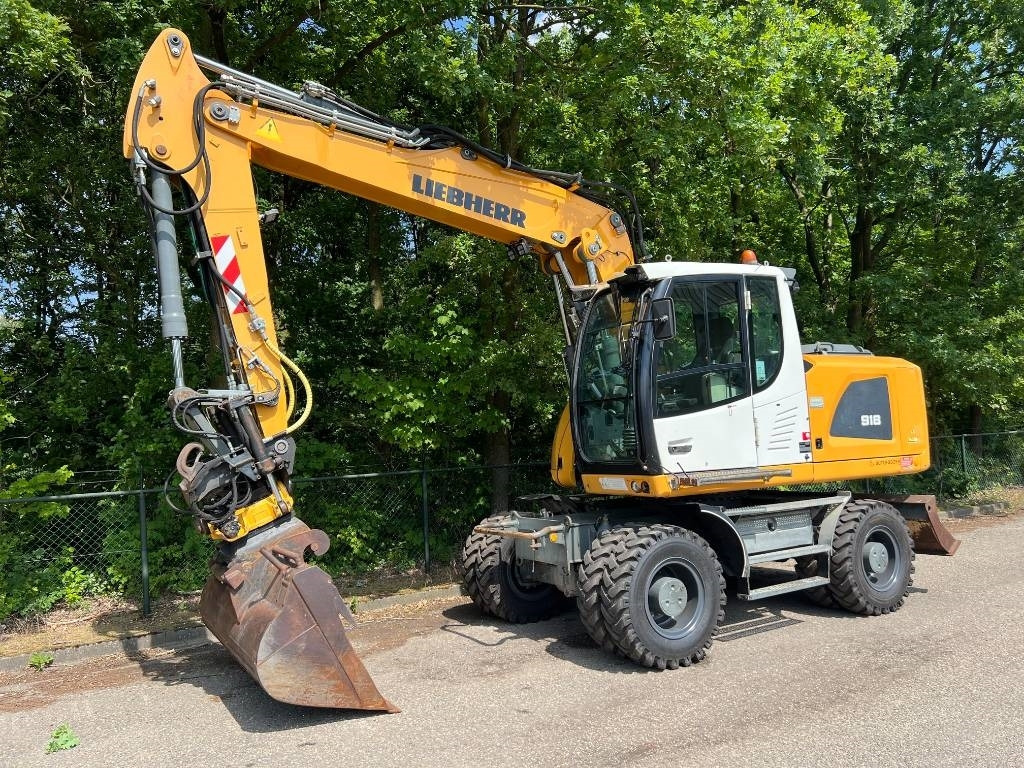 Liebherr A 918 - Gumikerekes kotró: 1 kép. Liebherr A 918 - Gumikerekes kotró: 1 kép.