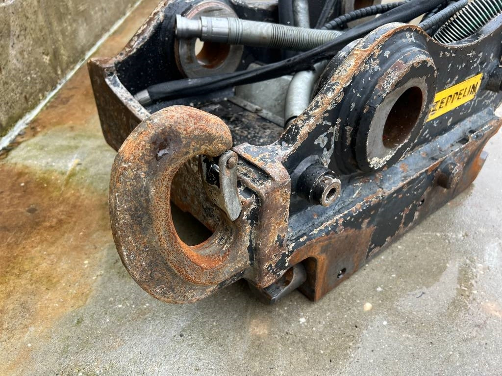 OilQuick OQ70/55 - Gyorscsatlakozó - Építőipari gépek: 3 kép. OilQuick OQ70/55 - Gyorscsatlakozó - Építőipari gépek: 3 kép.