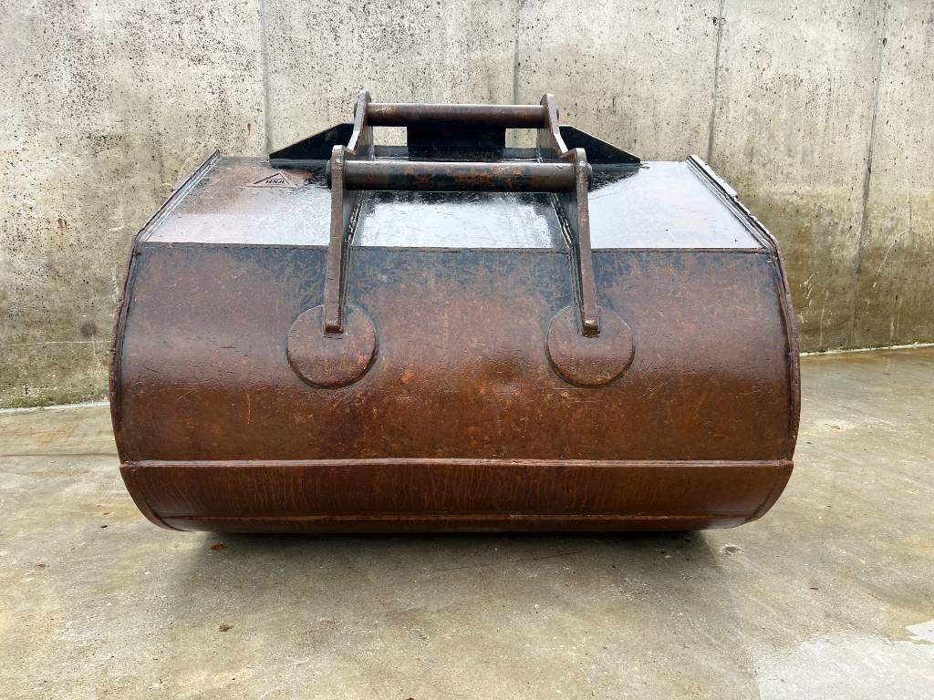 OilQuick OQ70/55 - Kanál - Építőipari gépek: 4 kép. OilQuick OQ70/55 - Kanál - Építőipari gépek: 4 kép.