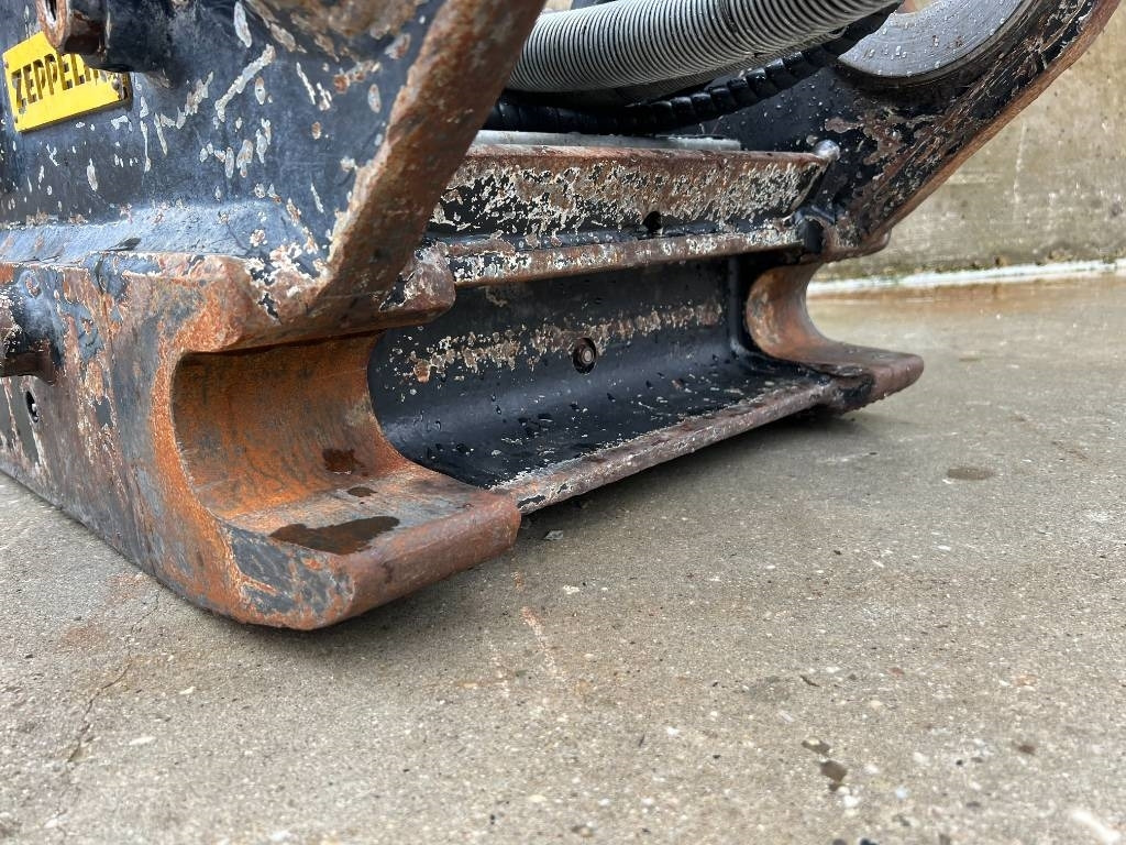 OilQuick OQ70/55 - Gyorscsatlakozó - Építőipari gépek: 4 kép. OilQuick OQ70/55 - Gyorscsatlakozó - Építőipari gépek: 4 kép.