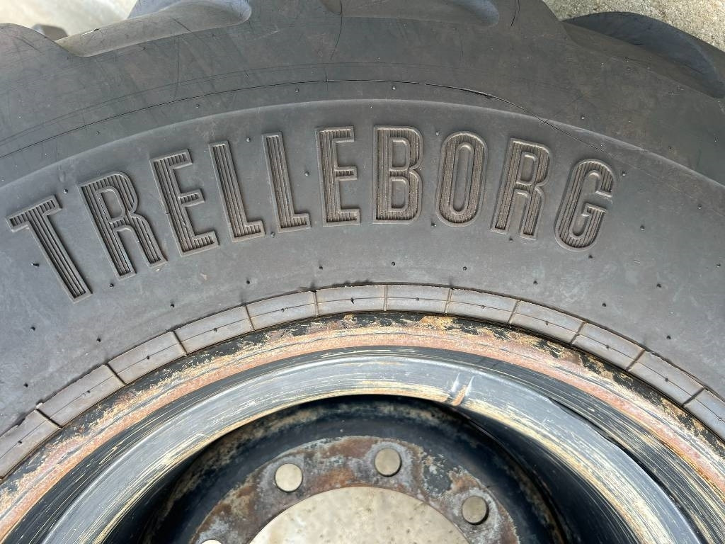 Trelleborg 710/40B22.5 AMPT - Gumiabroncs - Építőipari gépek: 2 kép. Trelleborg 710/40B22.5 AMPT - Gumiabroncs - Építőipari gépek: 2 kép.