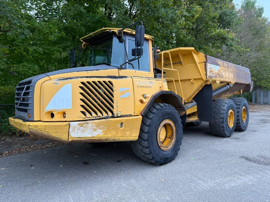 Volvo A 25 D  - Csuklós dömper: 1 kép. Volvo A 25 D  - Csuklós dömper: 1 kép.
