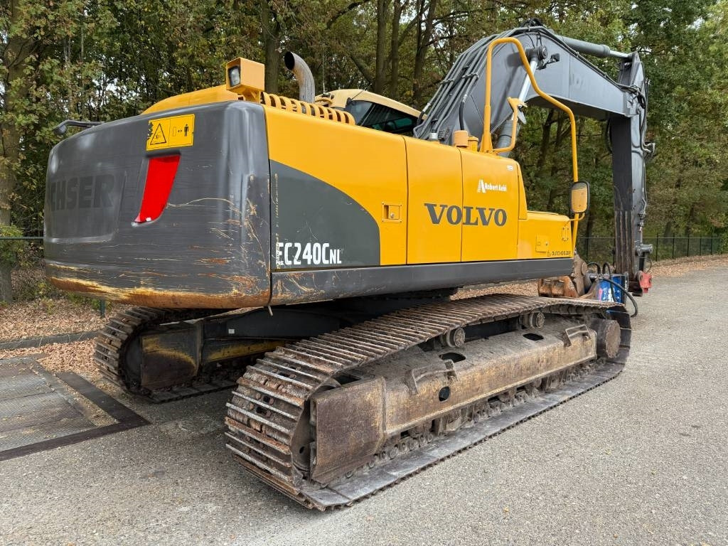 Volvo EC 240 C N L - Lánctalpas kotró: 4 kép. Volvo EC 240 C N L - Lánctalpas kotró: 4 kép.