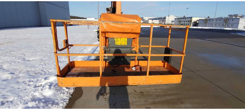 JLG 1250 AJP - Személyemelő: 4 kép. JLG 1250 AJP - Személyemelő: 4 kép.