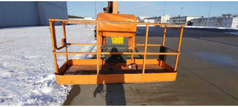 JLG 1350 AJP - Személyemelő: 4 kép. JLG 1350 AJP - Személyemelő: 4 kép.