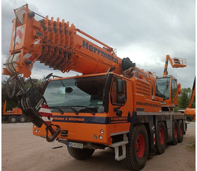 Liebherr LTM 1090-4.2 - Terepjáró autódaru: 2 kép. Liebherr LTM 1090-4.2 - Terepjáró autódaru: 2 kép.