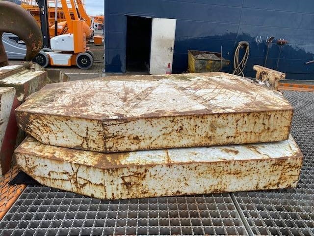 Terex Demag 160t hook block 5-sheave CC2800 / TC2800 - Rakodódaru - Építőipari gépek: 4 kép. Terex Demag 160t hook block 5-sheave CC2800 / TC2800 - Rakodódaru - Építőipari gépek: 4 kép.