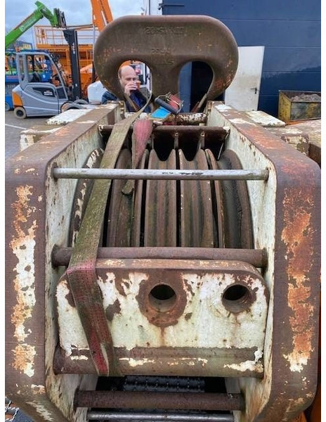 Terex Demag 160t hook block 5-sheave CC2800 / TC2800 - Rakodódaru - Építőipari gépek: 2 kép. Terex Demag 160t hook block 5-sheave CC2800 / TC2800 - Rakodódaru - Építőipari gépek: 2 kép.