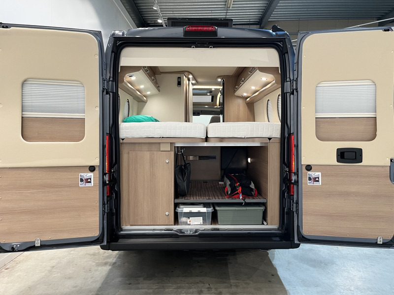 Carthago MALIBU VAN 640 LE GT Skyview 160 PK Automaat / Dakairco / Compleet Als Nieuw ! / 17.200 KM !! - Kempingautó: 3 kép. Carthago MALIBU VAN 640 LE GT Skyview 160 PK Automaat / Dakairco / Compleet Als Nieuw ! / 17.200 KM !! - Kempingautó: 3 kép.