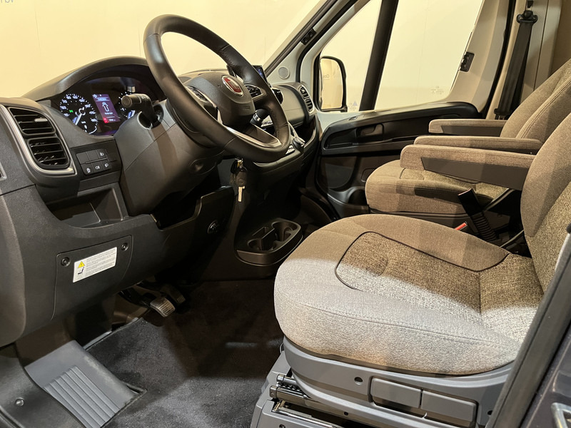 Carthago MALIBU VAN 640 LE GT Skyview 160 PK Automaat / Dakairco / Compleet Als Nieuw ! / 17.200 KM !! - Kempingautó: 4 kép. Carthago MALIBU VAN 640 LE GT Skyview 160 PK Automaat / Dakairco / Compleet Als Nieuw ! / 17.200 KM !! - Kempingautó: 4 kép.
