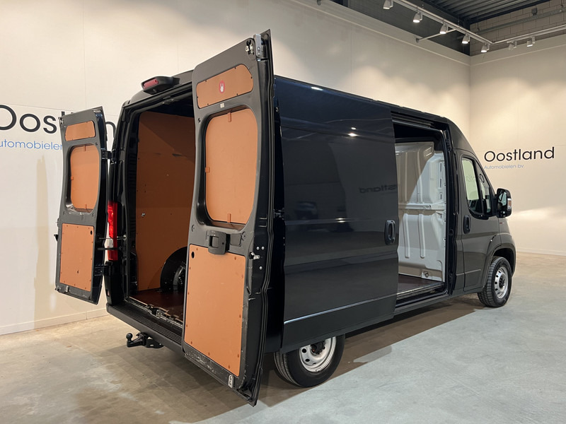Fiat Ducato 2.3 MultiJet L2H2 120 PK / Euro 6 / Airco / Camera / Cruise Control / Trekhaak / Navigatie / 3-Zits / 72.600 KM !! - Kis furgon: 4 kép. Fiat Ducato 2.3 MultiJet L2H2 120 PK / Euro 6 / Airco / Camera / Cruise Control / Trekhaak / Navigatie / 3-Zits / 72.600 KM !! - Kis furgon: 4 kép.
