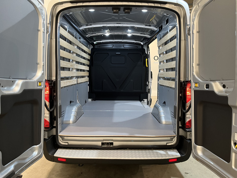 Ford E-Transit 350 L2H2 Trend 68 kWh 184 PK / 100% elektrisch !! / Airco / Cruise Control / CarPlay / Camera / Navigatie / 3-Zits / 900 KM !! Z.G.A.N. ! - Furgon, Elektromos kisteherautó: 5 kép. Ford E-Transit 350 L2H2 Trend 68 kWh 184 PK / 100% elektrisch !! / Airco / Cruise Control / CarPlay / Camera / Navigatie / 3-Zits / 900 KM !! Z.G.A.N. ! - Furgon, Elektromos kisteherautó: 5 kép.
